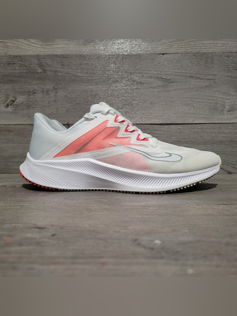 Nike Quest 3 Womens Size 11.5 White Bright Crimson CD0232-105